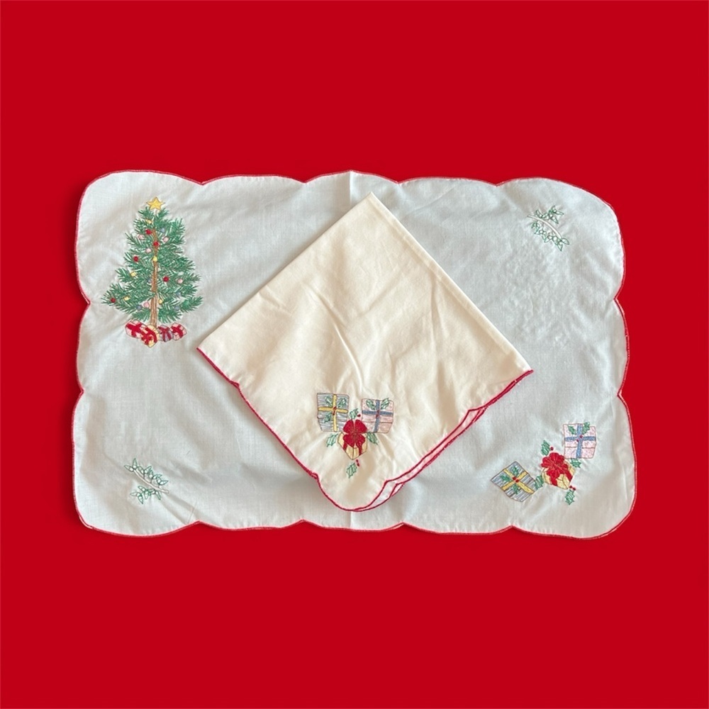 Holiday Embroidered Table Linens Placemat and Napkin Sets (8)
